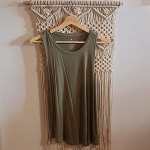 Green loose tank top